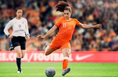 WK-shirt Leeuwinnen is ‘ode aan Nederlandse voetbalhistorie’