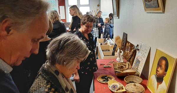Stormloop op Afrikaanse 'erfenis' van geliefde pastoor in Rossum - Tubantia
