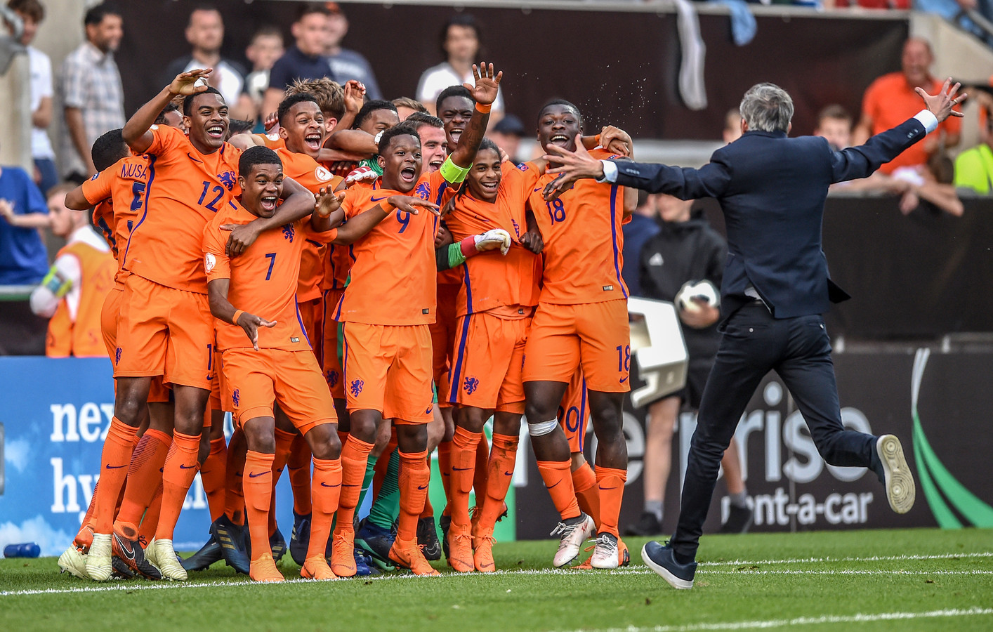 Deze zaken vielen op bij Oranje Onder 17 | Foto | AD.nl