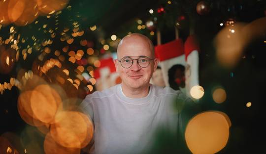 Ik ben en was fan van ‘Vrede op aarde’. Toch durf ik de eerste aflevering een valse start te noemen