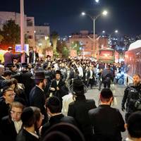 Bus rijdt in op demonstratie ultraorthodoxe joden tegen dienstplicht in Jeruzalem, zeker één dode