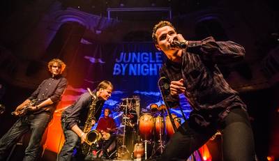 Thuiswedstrijd voor Jungle By Night