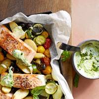 Bakplaat vol groente en zalm
