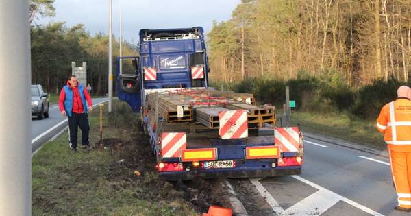Ongeluk met vrachtwagen op N35 richting Raalte: tunnel dicht bij Nijverdal.