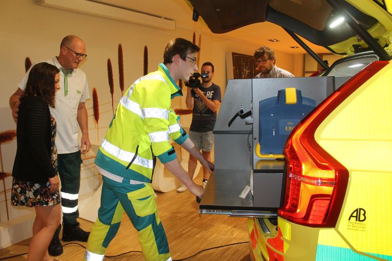 Volvo SterckxDe Smet stelt gloednieuwe MUGauto van UZ Brussel voor