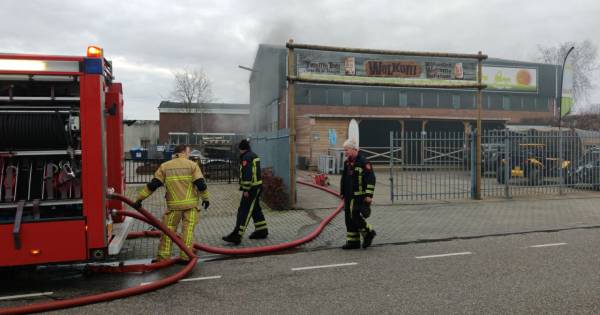 Grote brand in bedrijfspand in Ootmarsum.