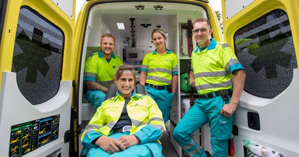 Hoe word je ambulanceverpleegkundige? Fleur en Willeke laten het zien: 'Ons werk is zo mooi' - De St