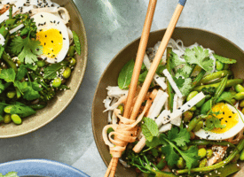 Dagmenu voor 7 euro met roerbakgarnalen, noedels & sugarsnaps