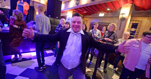 Jongeren met een beperking ontmoeten elkaar bij Bruins in Saasveld - Tubantia