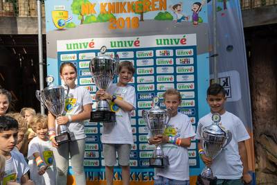 Thijs (8) is de nieuwe knikkerkampioen