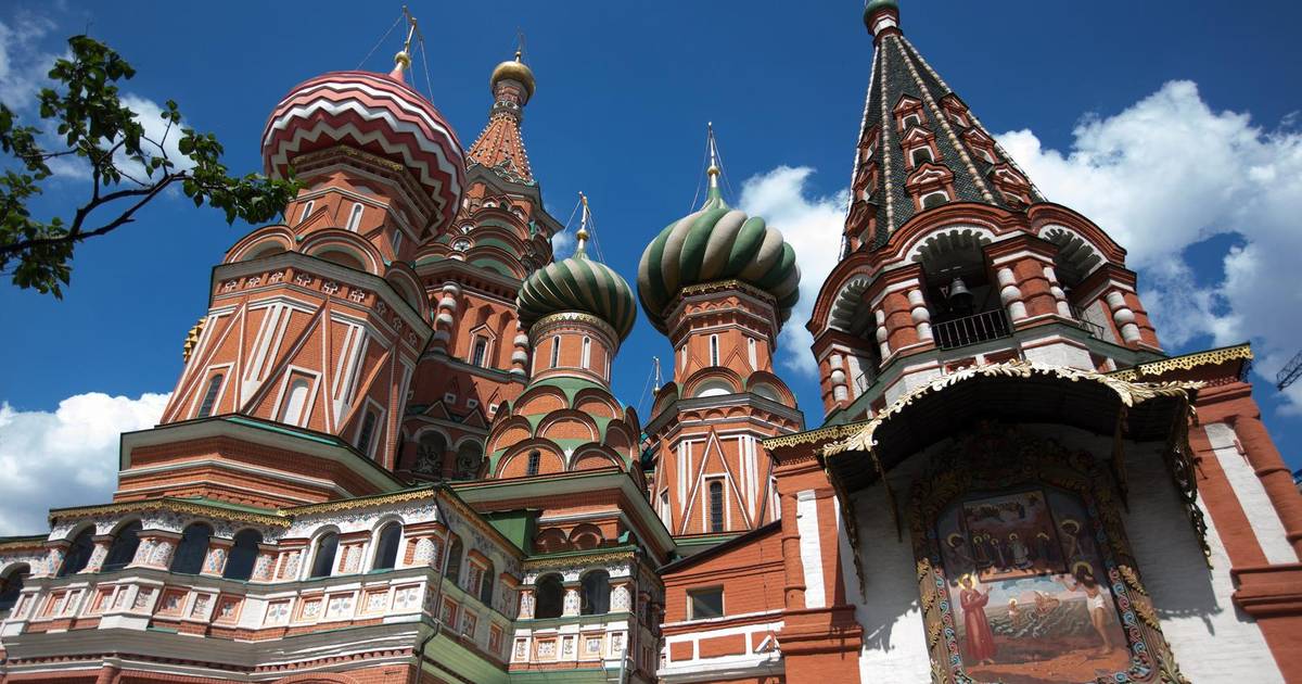 Un réfugié russe ayant passé ses vacances en Russie perd ...