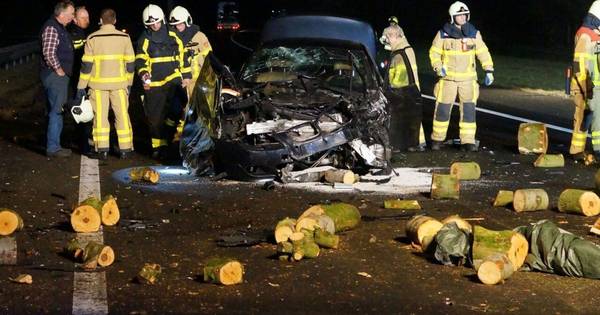 A18 open na ernstig ongeluk, weg weer vrij van hout