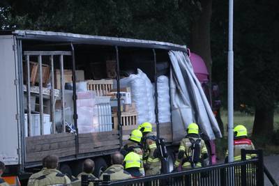 Vreemde lucht uit vrachtwagen die al een week in Wekerom staat, vermoedelijk door drugs