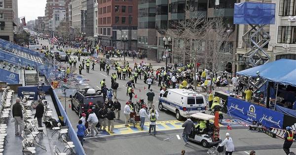Armen en benen lagen op straat na aanslag Boston - PZC