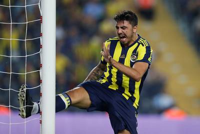 Fenerbahçe pakt zonder Van Persie eerste overwinning