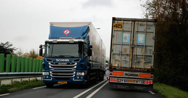 Chauffeurs met camera in de gaten houden: dat mag niet - De Stentor