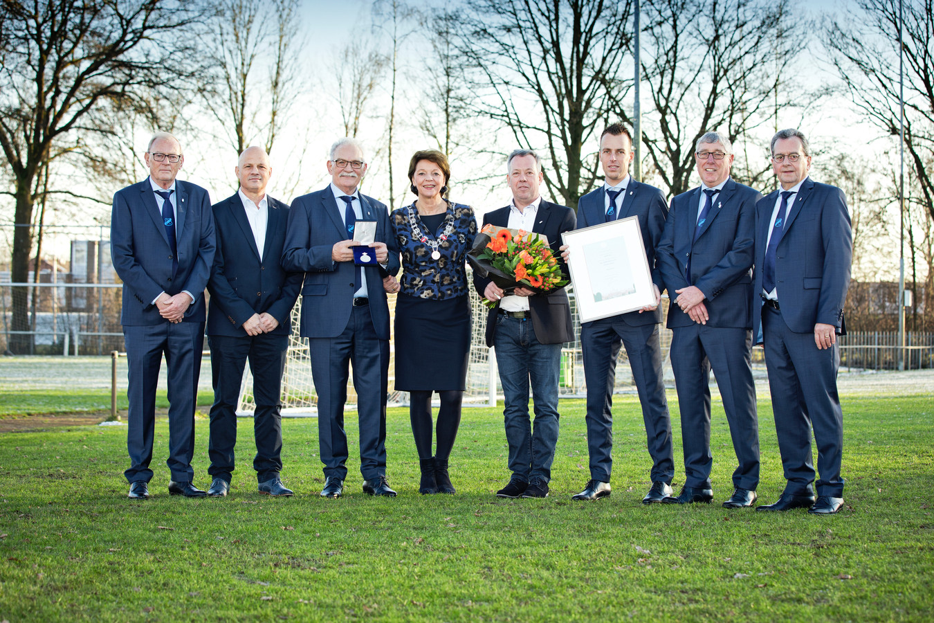 Erepenning voor Helmondse RKSV MierloHout Foto ed.nl