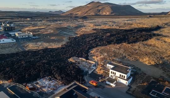 IJslands enige ‘lavakoeler’ zet zich schrap voor een nieuwe uitbarsting: ‘De aarde staat op ontploffen’