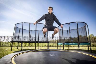 Twentse ondernemer heeft alle trampolines uitverkocht: ‘Dit is gekkenwerk'