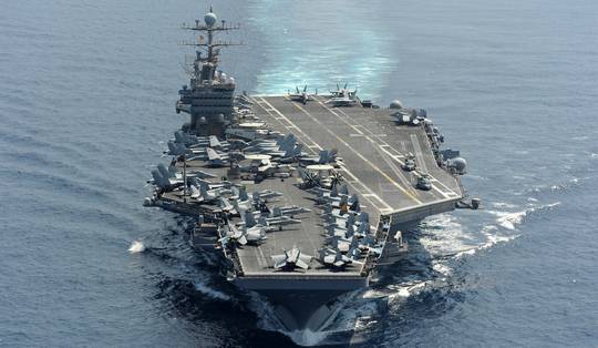 Vliegdekschip VS aangekomen in Midden-Oosten • Pro-Iraanse milities dreigen met vergeldingsaanvallen bij aanval op Iran