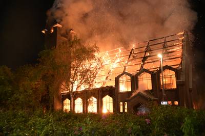 Rotterdamse kerk staat op instorten door zeer grote brand