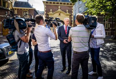 Nederlandse gezant op matje in Suriname na denigrerende uitspraken Blok