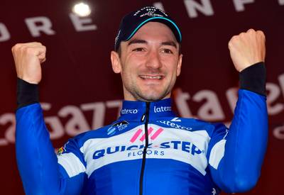 Viviani toont meer te kunnen dan sprinten en grijpt Italiaanse titel