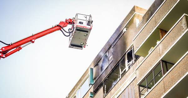 Grote brand in flat in Eindhoven: vijf appartementen beschadigd.