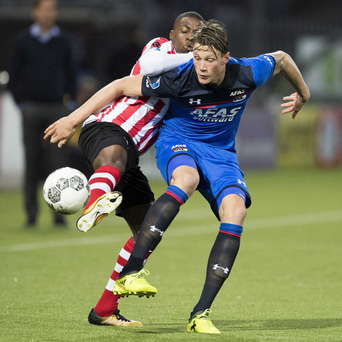 Falende Wout Weghorst alsnog matchwinner voor AZ ...