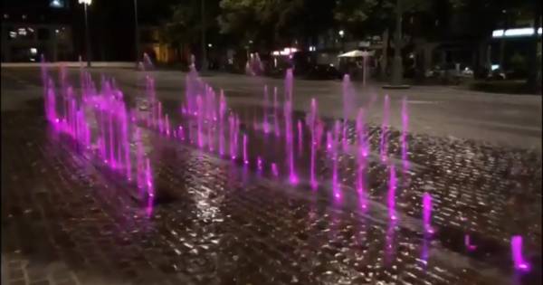 Fontein Op Markt In Arnhem Spuit Week Lang In Kleuren Airborne Arnhem Ad Nl