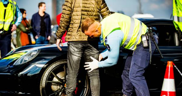 Politie mag in bijna heel Schiedam preventief fouilleren: ‘Wapenbezit neemt hier toe'.