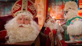 Masked Singers gaan langs bij Sinterklaas