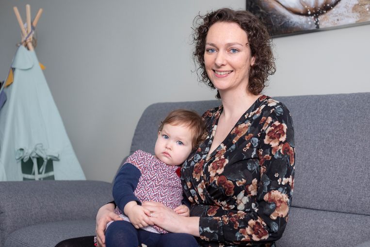 Sofie en haar man Jense en dochter Ella leven maar van één loon en kunnen dus niet zomaar doen wat ze willen. 