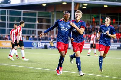 LIVE: Jong PSV slaat modderfiguur in eigen huis: 0-2
