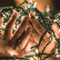 Nooit meer in de knoop! Zo ruim je kerstverlichting snel en netjes op