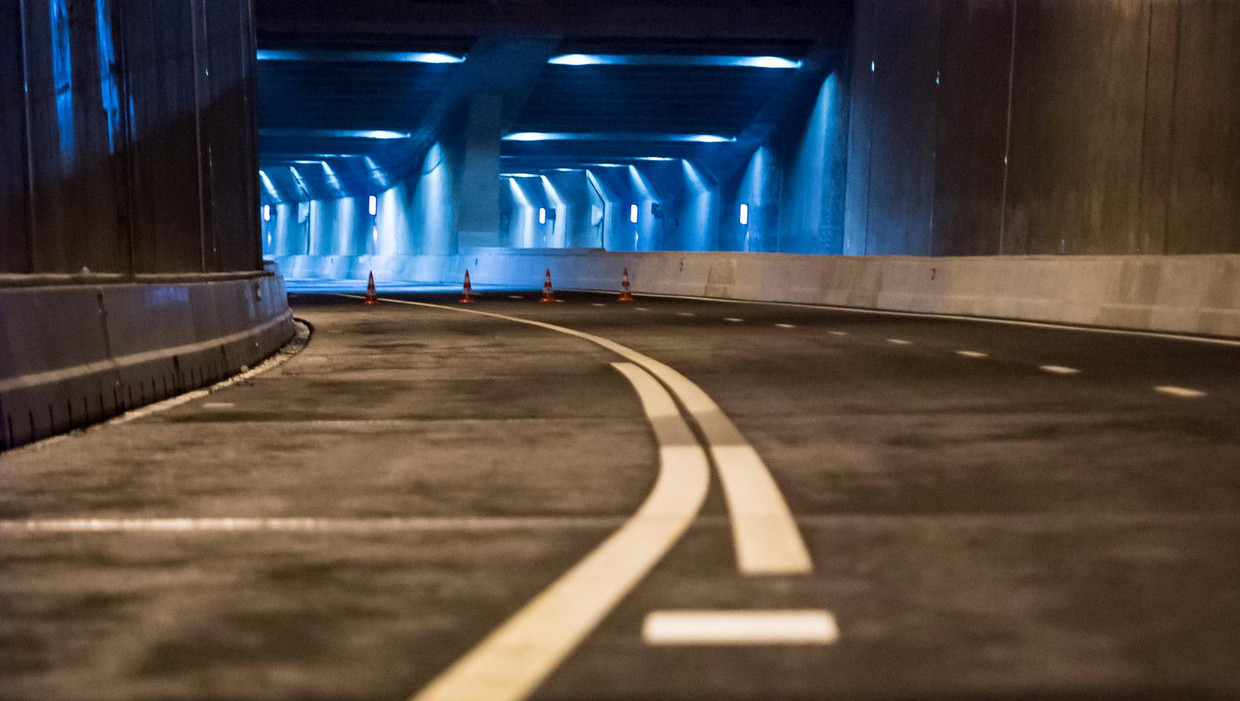 Deel van de Coentunnel dicht na kettingbotsing Het Parool