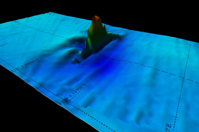 Sonarbeeld van de restanten van de door bergers ontmantelde Kortenaer, op de bodem van de Javazee. (Beeld: Karel Doormanfonds)