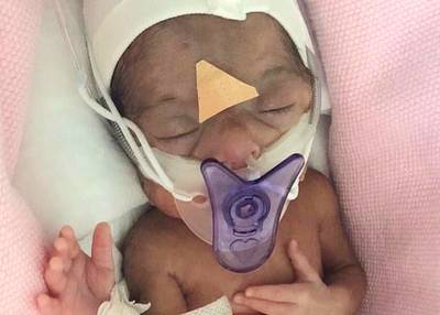 Radeloze moeder: ‘Mijn prematuurtje mag pas weg uit Dubai als ik ziekenhuis ruim twee ton betaal’