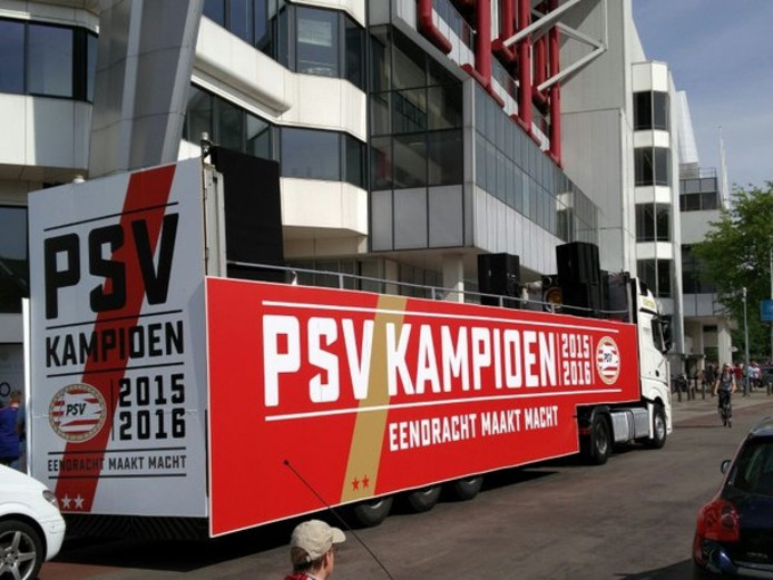 Nieuwe platte kar voor kampioenenteam van PSV Default ed.nl