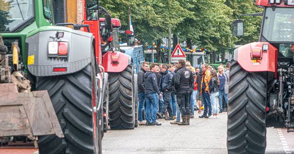 Boeren demonstreren opnieuw, nu bij politiebureau in Zwolle en de Lichtmis - Tubantia