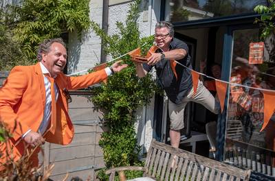 Oranjebitter tijdens de digitale Koningsdagquiz in Beek