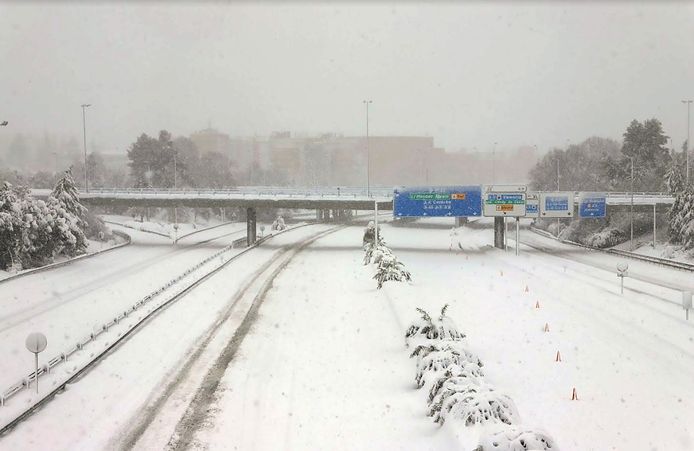 LeM30 ring de Madrid, couvert de neige et impraticable