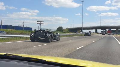 Batmobile van steenrijke man uit Saoedi-Arabië scheurt over Nederlandse snelwegen