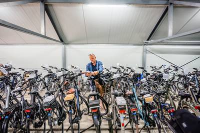 Wachtlijst voor de fietsenmaker: ‘Sinds de coronacrisis in het echt heel druk geworden’