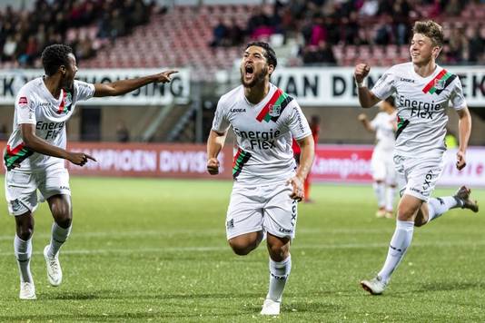 Anass Achahbar juicht nadat hij NEC op voorsprong heeft gezet tegen Helmond Sport.