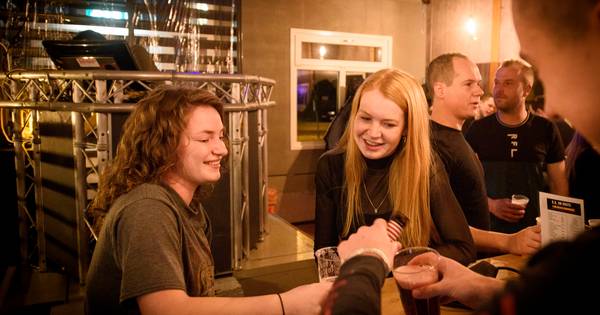 Pub-up café in Knegsel: 'Nu gebeurt er weer iets' - Eindhovens Dagblad