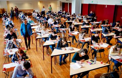 Ouders leerlingen VMBO Maastricht overwegen juridische stappen na examendrama