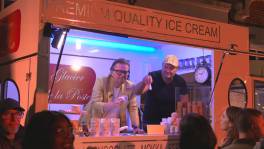 Marc Coucke trakteert heel de Oude Markt op ijs!