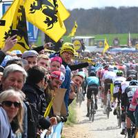 Van de damesfiets van Buysse tot het onbewezen motortje van Cancellara: een blik op de recordhouders van de Ronde