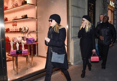 Dochter Reese Witherspoon steelt show op debutantenbal in Parijs